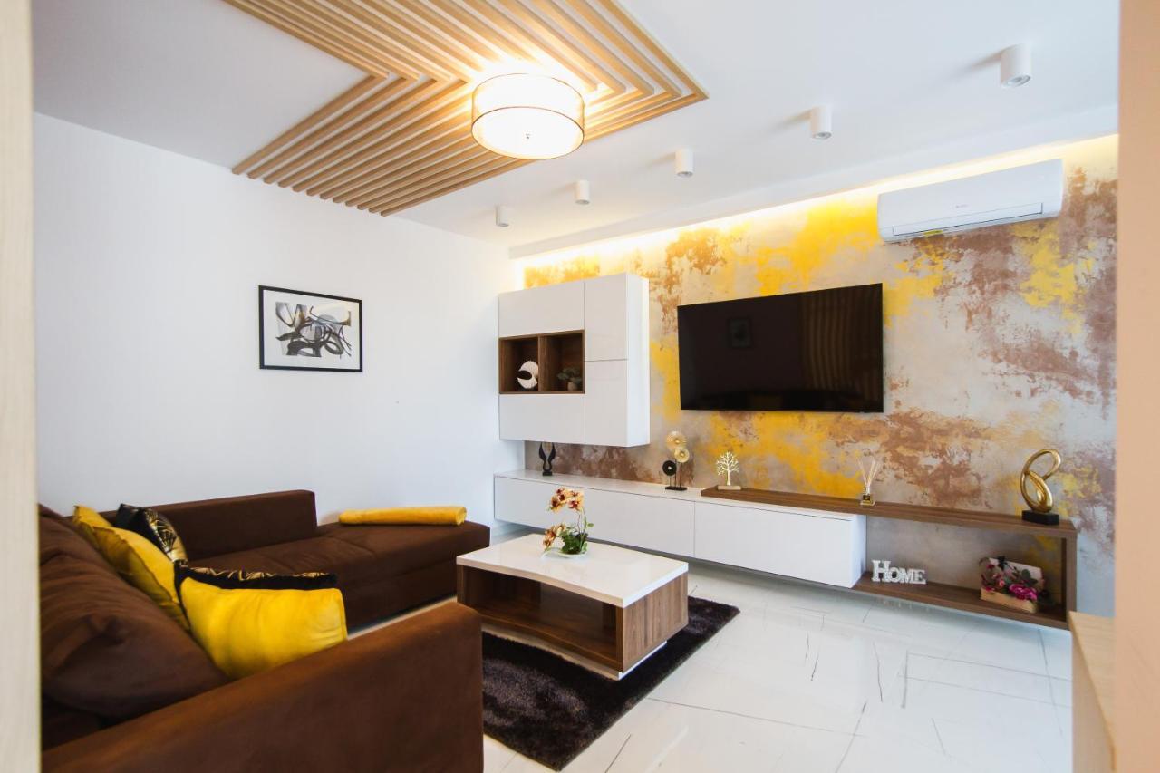 Romantic Getaway At West Residence Oradea Luaran gambar