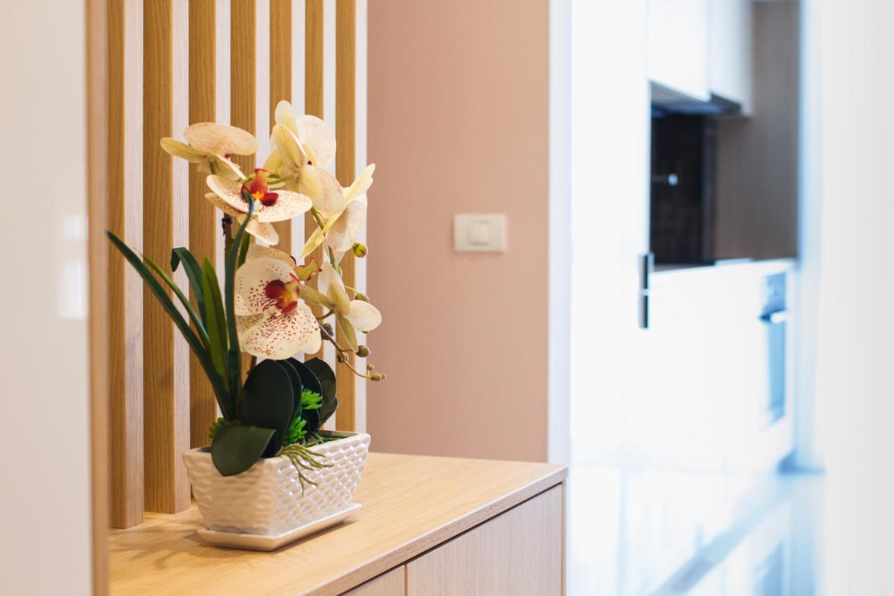 Romantic Getaway At West Residence Oradea Luaran gambar
