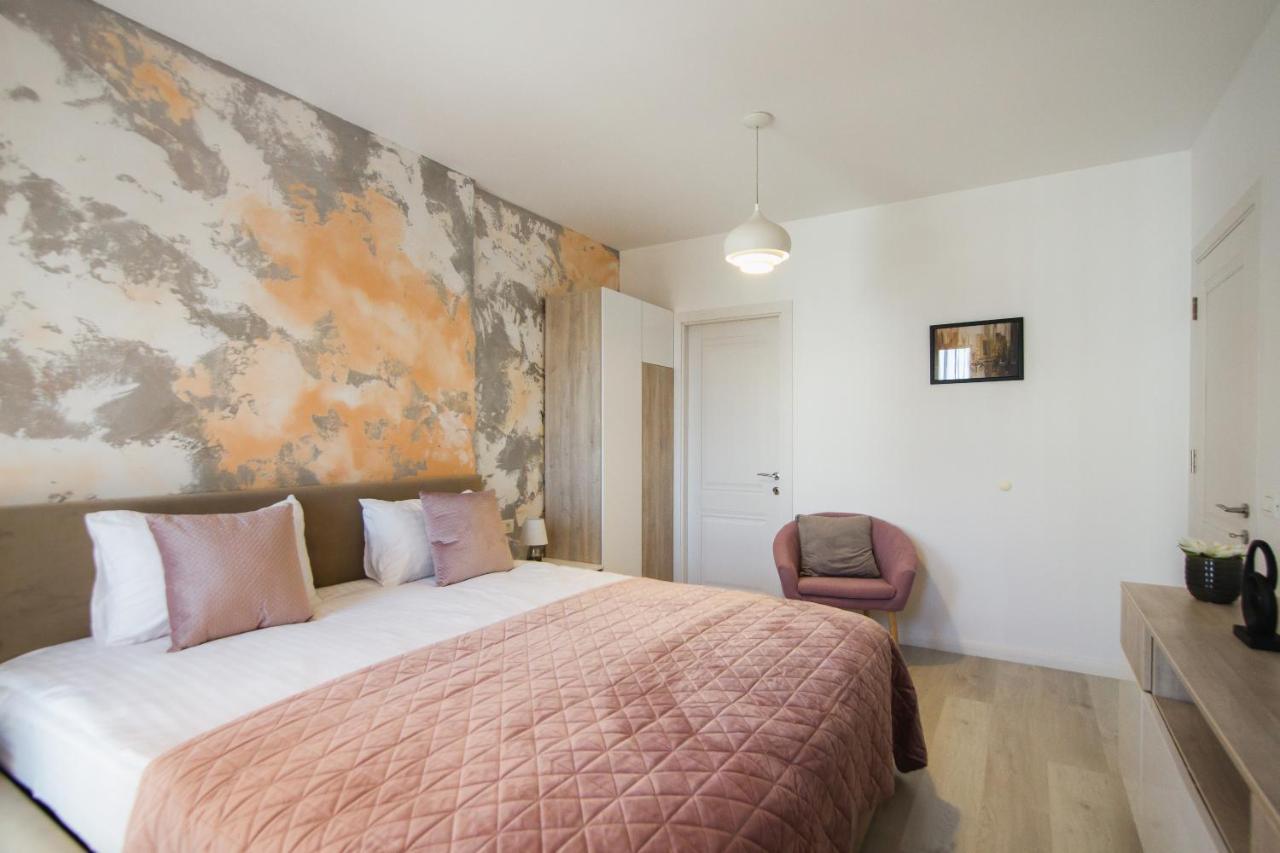 Romantic Getaway At West Residence Oradea Luaran gambar
