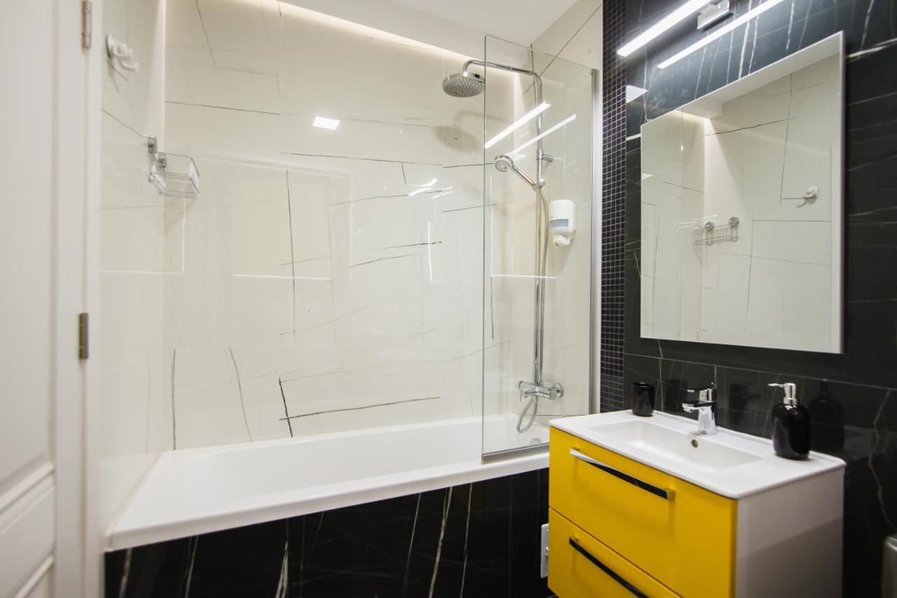 Romantic Getaway At West Residence Oradea Luaran gambar