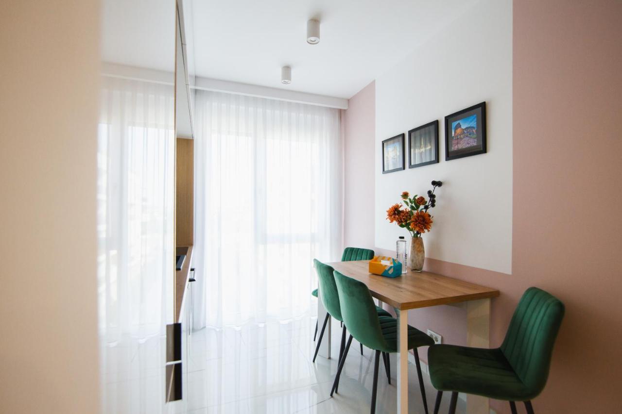 Romantic Getaway At West Residence Oradea Luaran gambar