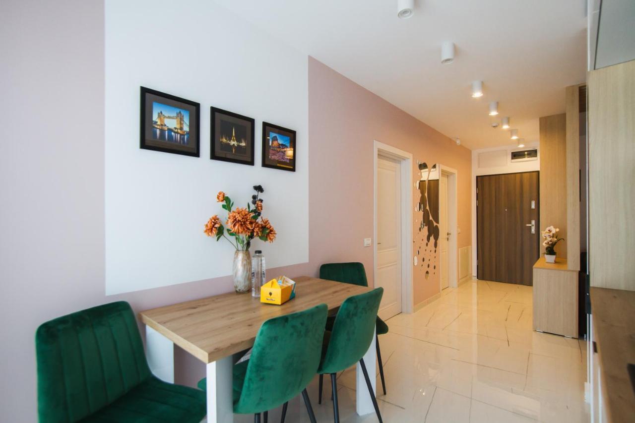 Romantic Getaway At West Residence Oradea Luaran gambar