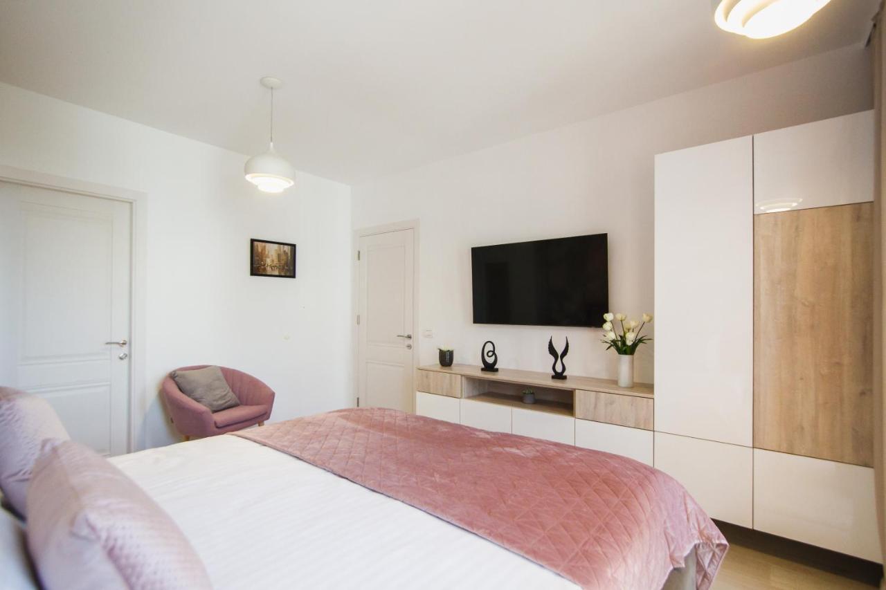 Romantic Getaway At West Residence Oradea Luaran gambar